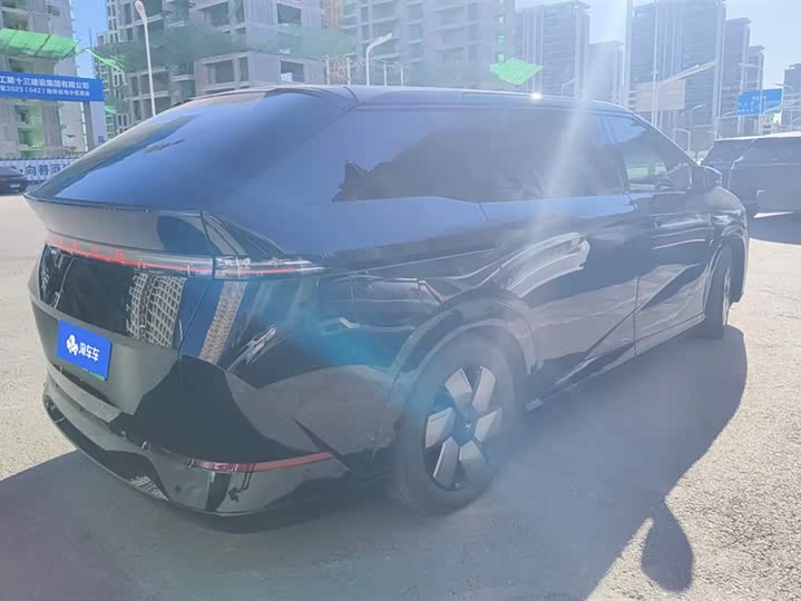 Фото 3 - XPeng X9