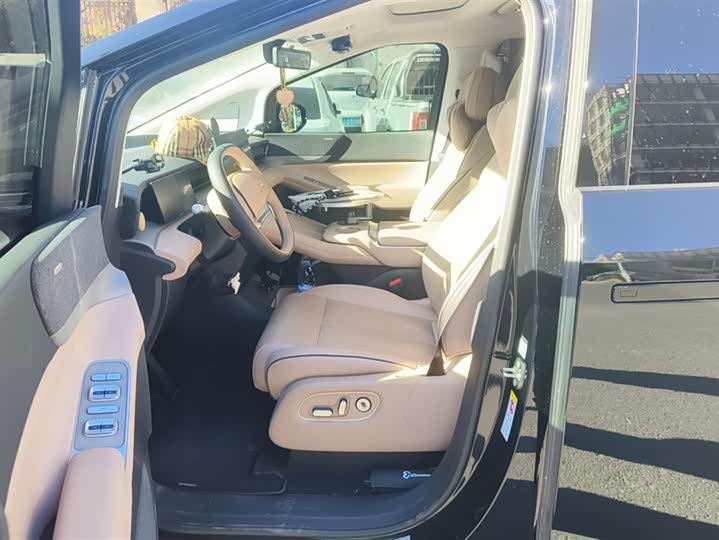 Фото 9 - XPeng X9