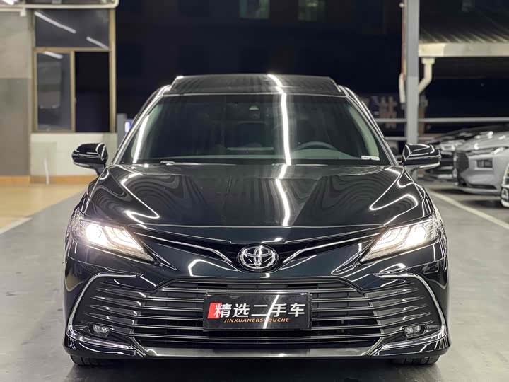 Фото 2 - Toyota Camry