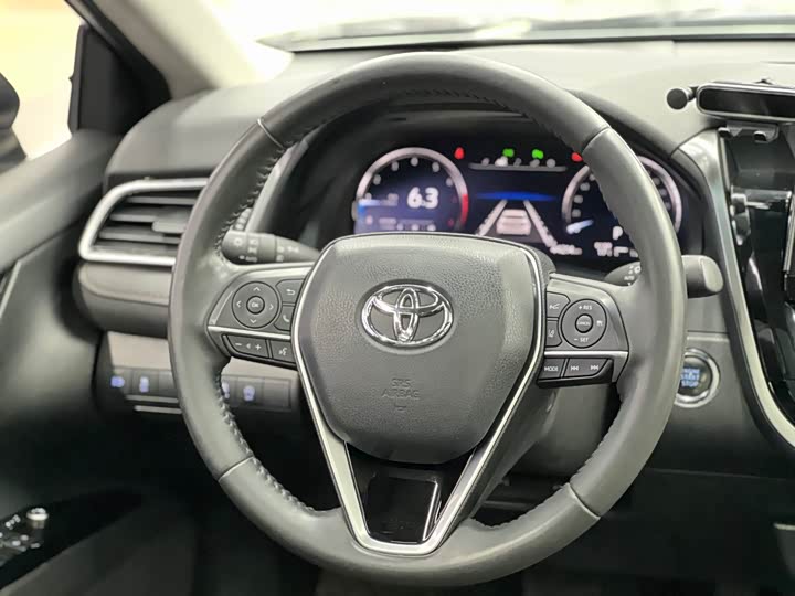 Фото 4 - Toyota Camry