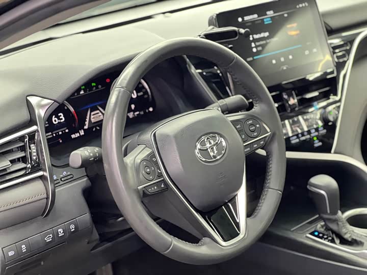 Фото 6 - Toyota Camry