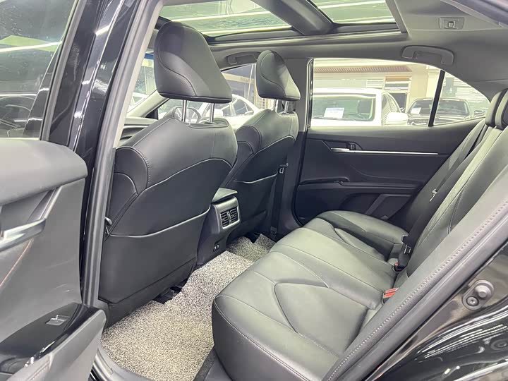 Фото 7 - Toyota Camry