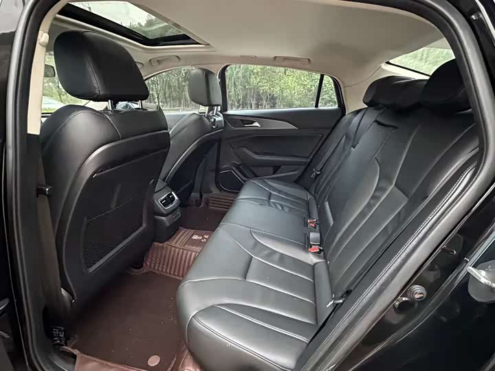 Фото 4 - Hongqi H5