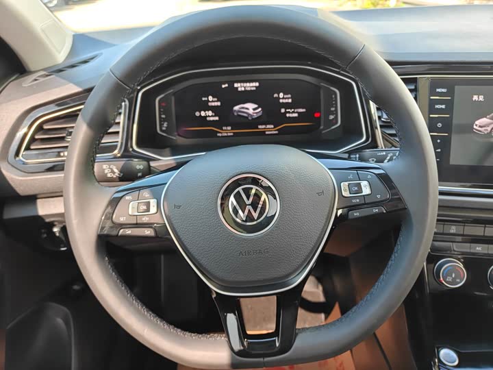 Фото 7 - Volkswagen T-Roc