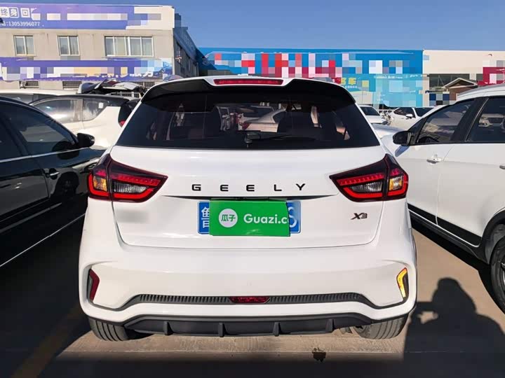 Фото 5 - Geely Vision X3