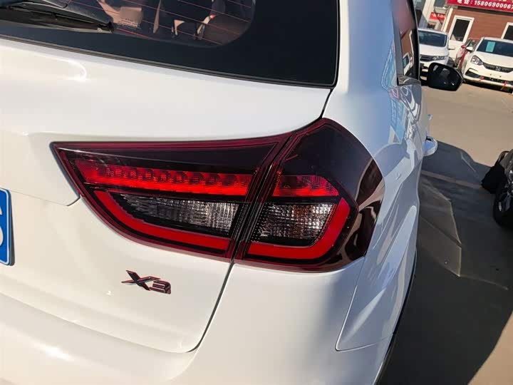 Фото 7 - Geely Vision X3