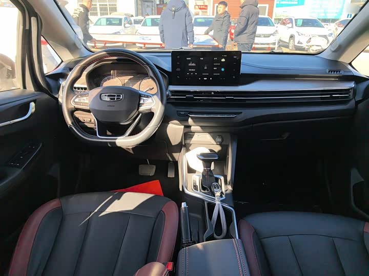 Фото 9 - Geely Vision X3