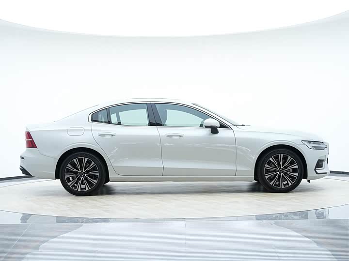 Фото 4 - Volvo S60