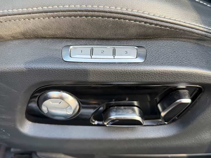 Фото 9 - Hongqi H9