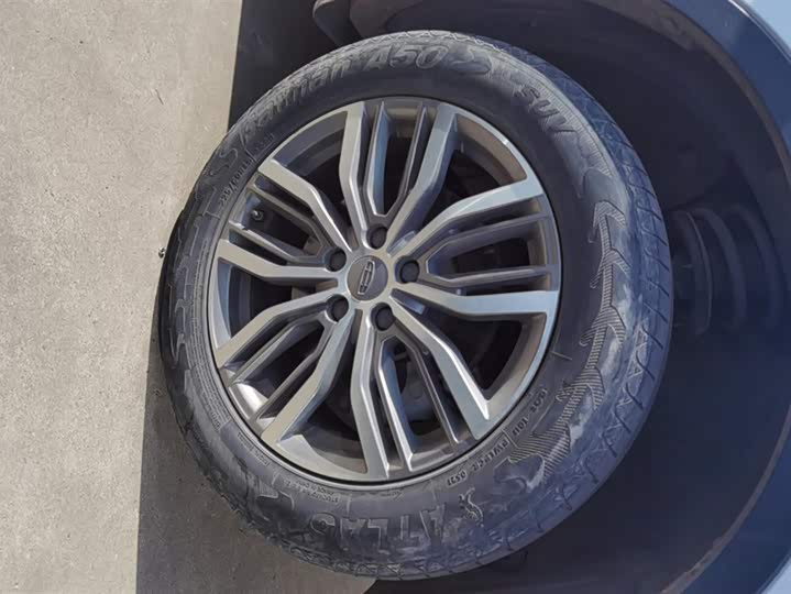 Фото 6 - Geely Atlas