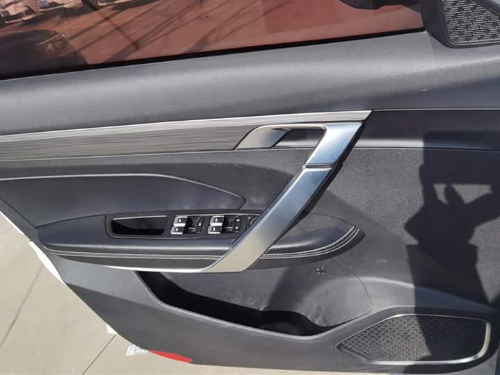 Фото 7 - Geely Atlas