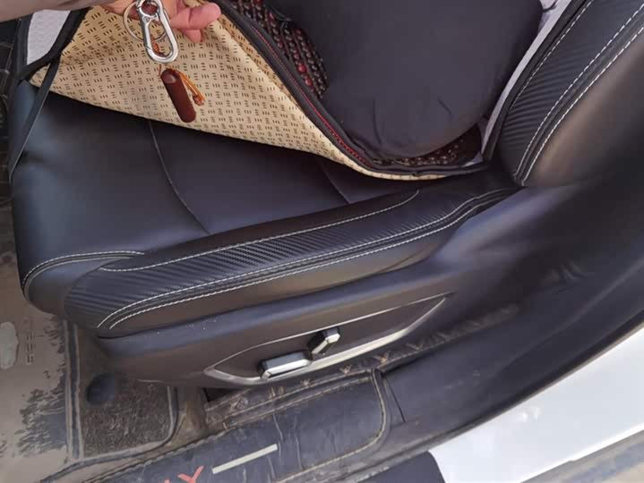 Фото 9 - Geely Atlas