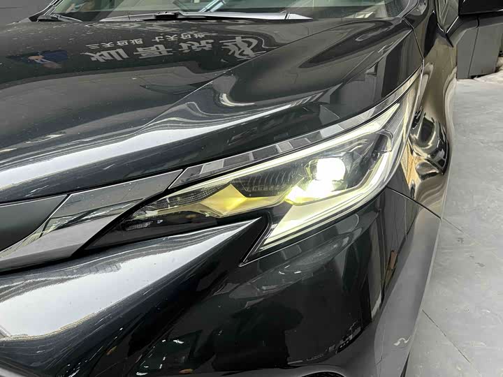 Фото 4 - Toyota Granvia