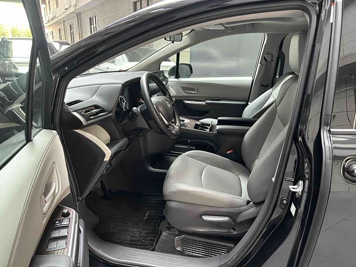 Фото 7 - Toyota Granvia