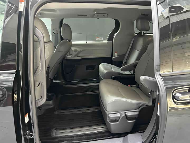 Фото 8 - Toyota Granvia