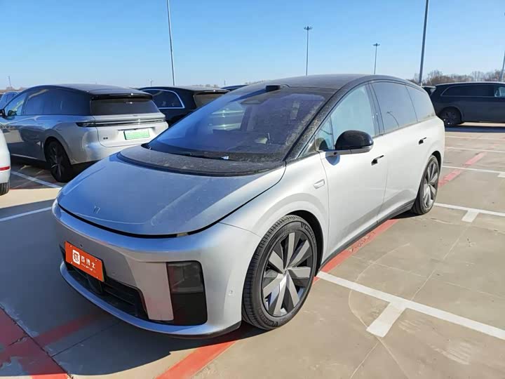 Фото 1 - LiXiang i8