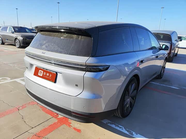 Фото 2 - LiXiang i8