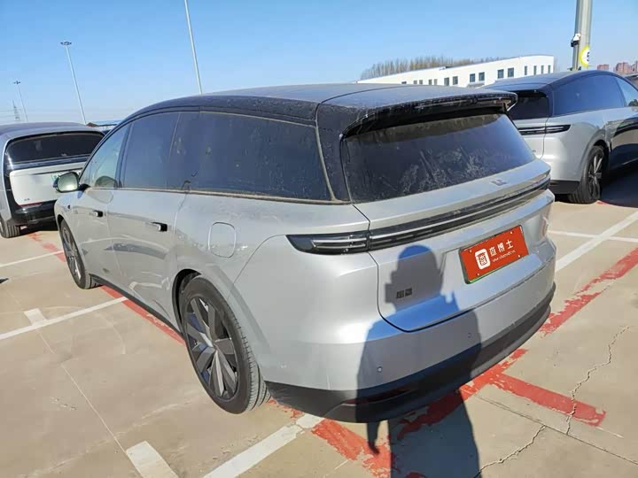 Фото 6 - LiXiang i8