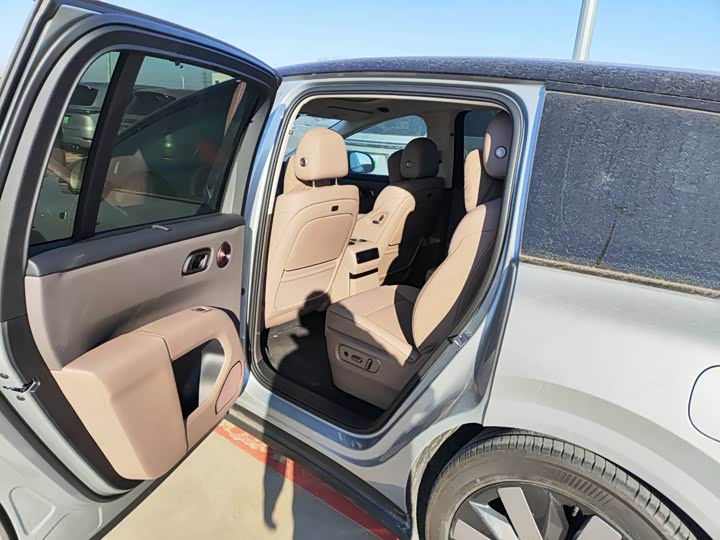 Фото 8 - LiXiang i8