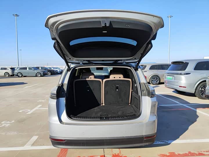 Фото 9 - LiXiang i8