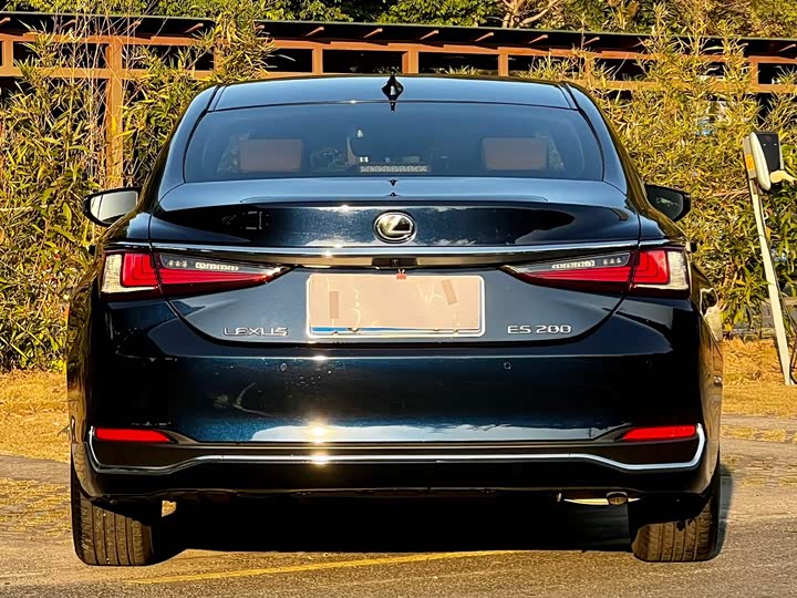 Фото 4 - Lexus ES