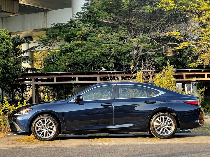 Фото 5 - Lexus ES