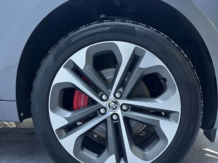 Фото 8 - Jaguar F-Pace