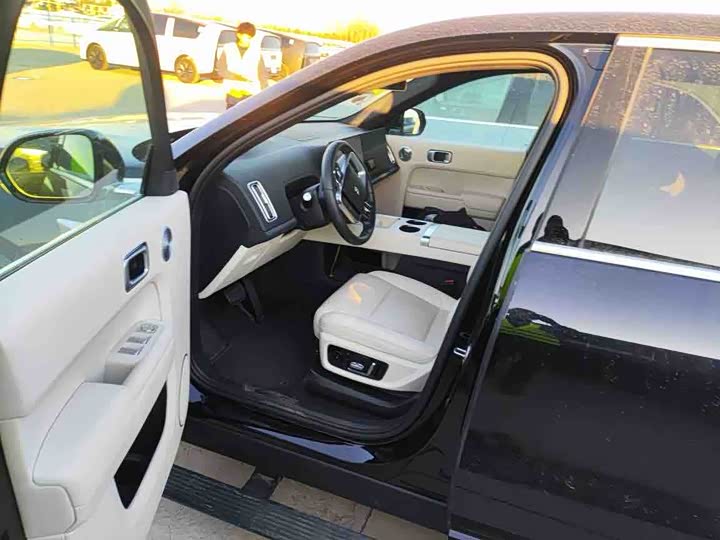 Фото 3 - LiXiang L8