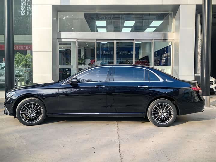 Фото 4 - Mercedes-Benz E-Class