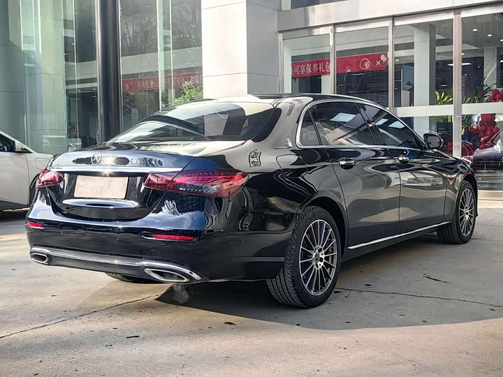 Фото 7 - Mercedes-Benz E-Class