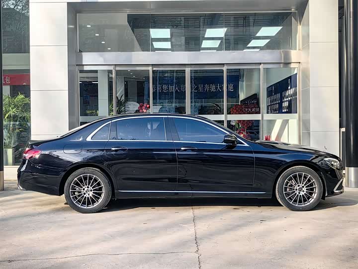 Фото 8 - Mercedes-Benz E-Class