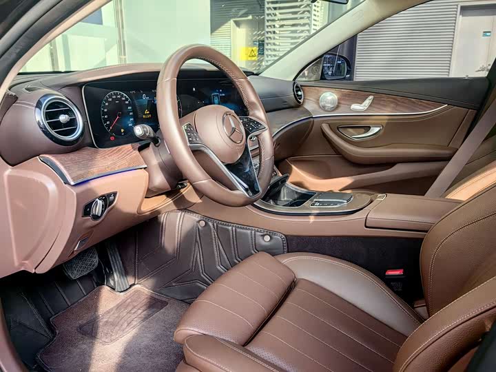 Фото 9 - Mercedes-Benz E-Class