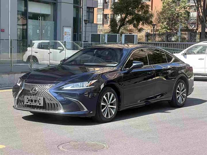 Фото 2 - Lexus ES