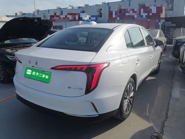 Фото 7 - Hongqi E-QM5