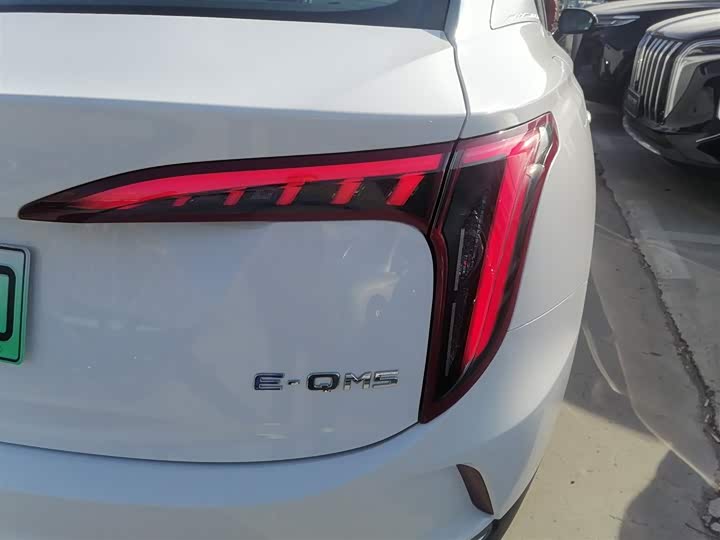 Фото 8 - Hongqi E-QM5