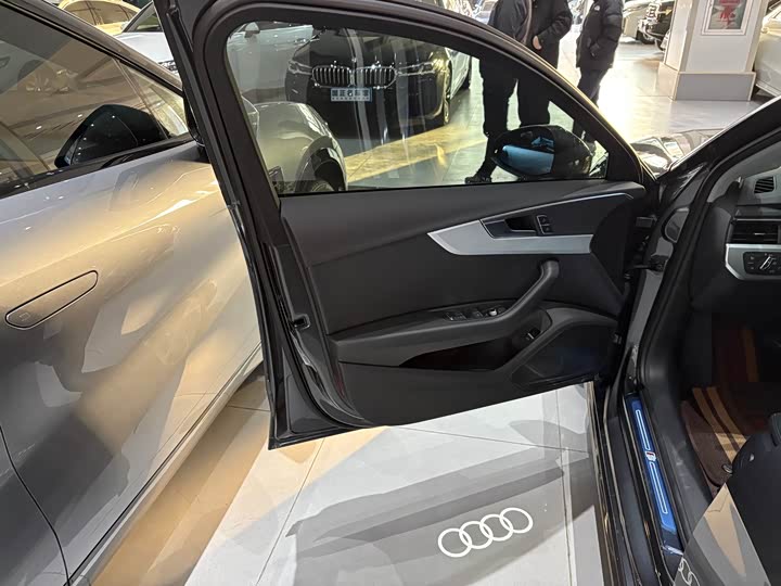 Фото 5 - Audi A4L