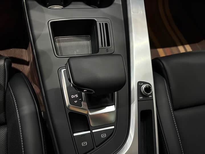 Фото 8 - Audi A4L