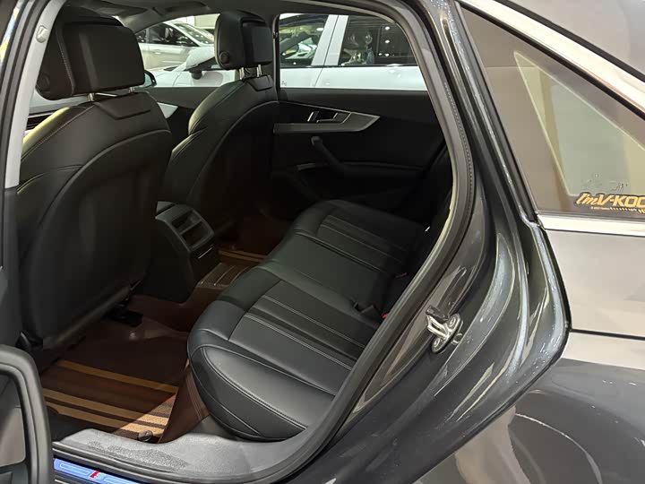 Фото 9 - Audi A4L