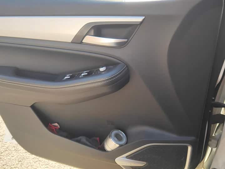 Фото 7 - Geely Vision X6