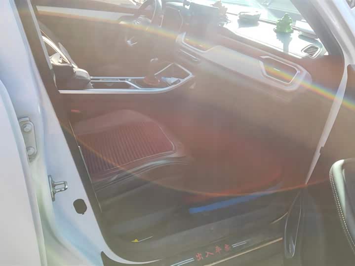 Фото 8 - Geely Vision X6