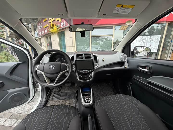 Фото 9 - Changan BenBen E-Star