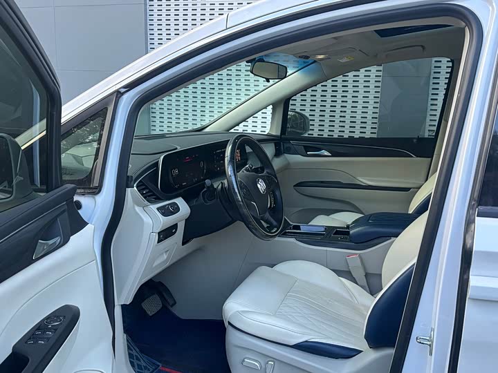 Фото 4 - Buick GL8 ES