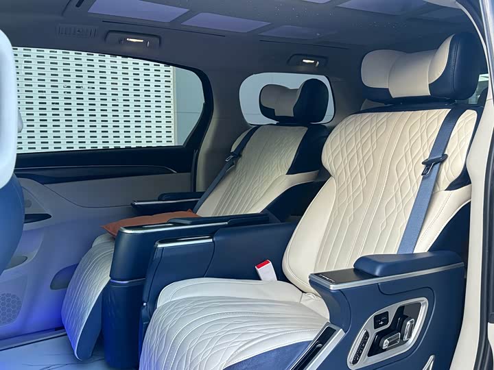 Фото 6 - Buick GL8 ES