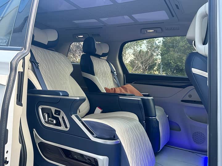 Фото 8 - Buick GL8 ES