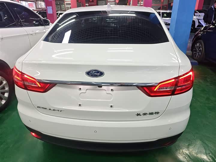 Фото 6 - Ford Escort