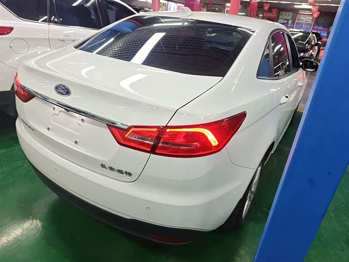 Фото 7 - Ford Escort