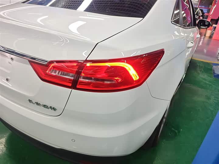 Фото 8 - Ford Escort