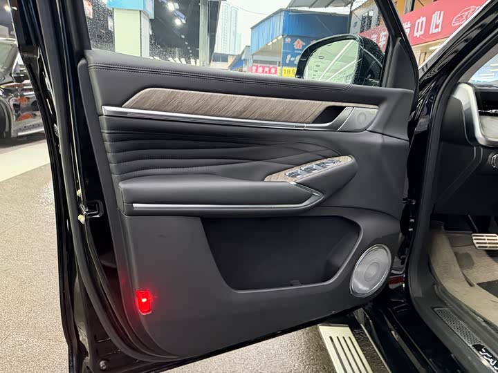 Фото 8 - Tank 500 Hybrid