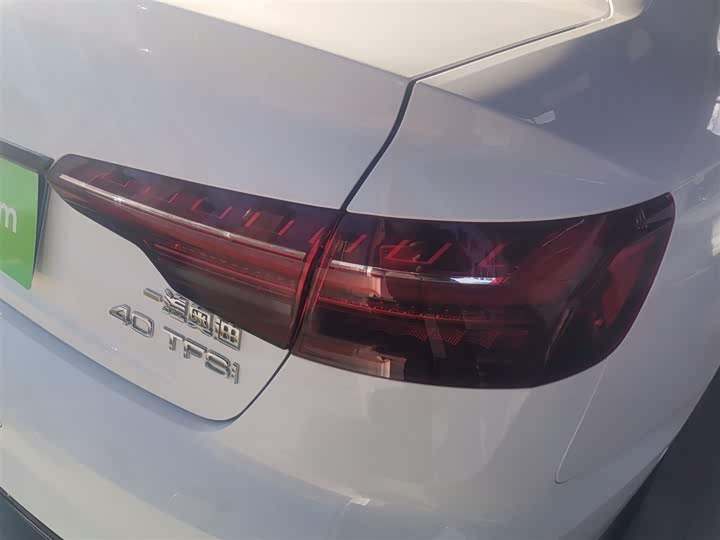 Фото 8 - Audi A4L