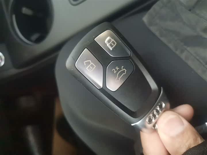 Фото 9 - Audi A4L